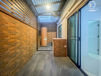 *****ทาวน์เฮ้าส์มือสองย่านกรุงเทพมหานคร ม.เดอะคอนเนค31 ดอนเมือง-เทิดราชัน เนื้อที่มากถึง 21 ตร.ว. ฟังก์ชัน 3 ห้องนอน 2 ห้องน้ำ 2 ที่จอดรถ บ้านใหม่ ทำเลน่าอยู่ ใกล้สนามบินดอนเมือง, รถไฟฟ้าสายสีแดง "สถานีดอนเมือง" และทางด่วน "อุตรภิมุข" ในราคาสุดคุ้ม!